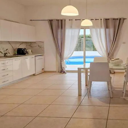 Sunshine Apartment *